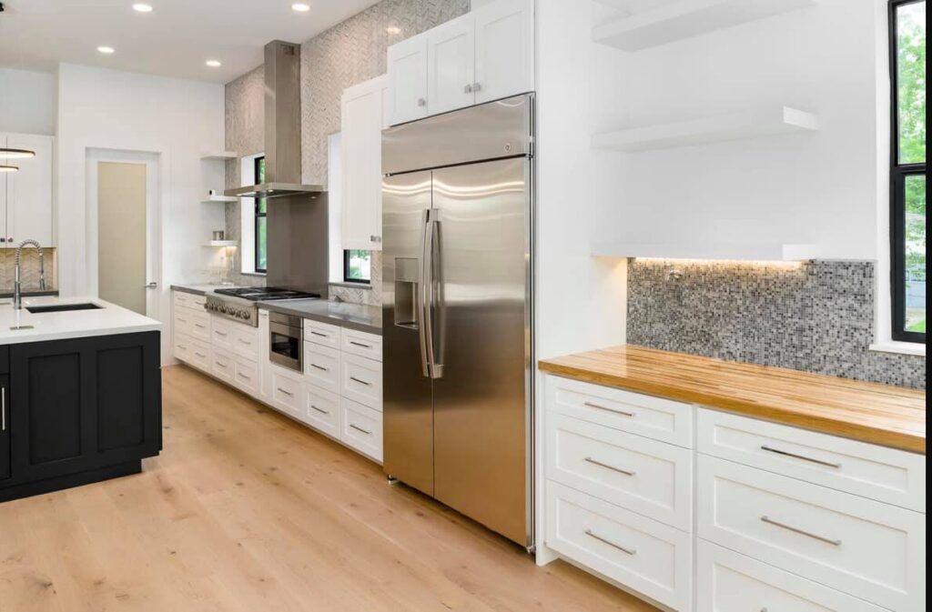 Timeless Black &Amp; White Kitchen Design