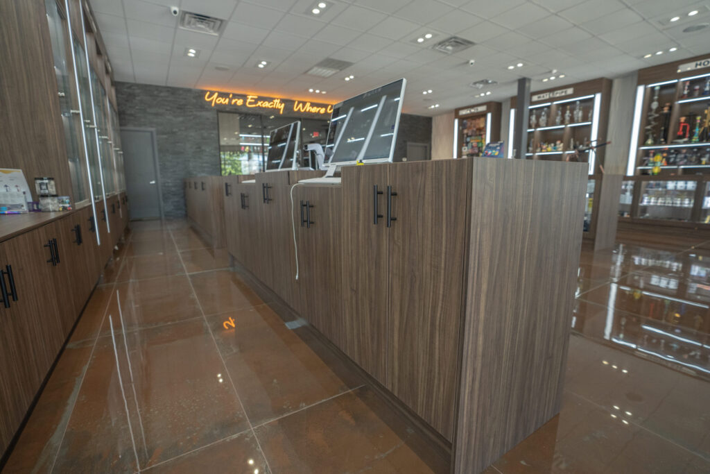 Artisanal Café Wood Cabinets: Store Arrangements